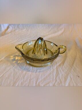 2/60$ Vintage Yellow Glass Citrus Reamer Juicer